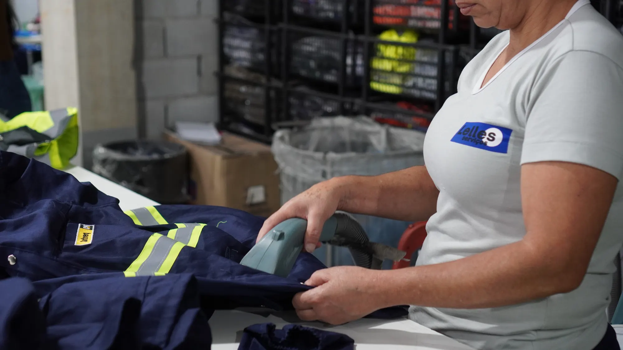 Revisão de uniforme com faixa refletiva
